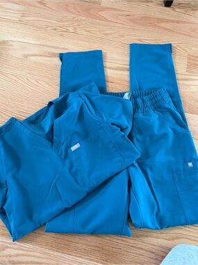 Figs Teal Technical Scrub Top And Pants